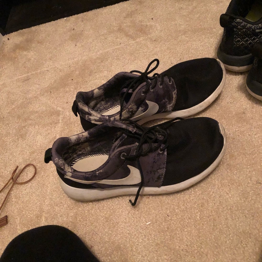 Nike tennis shoes
